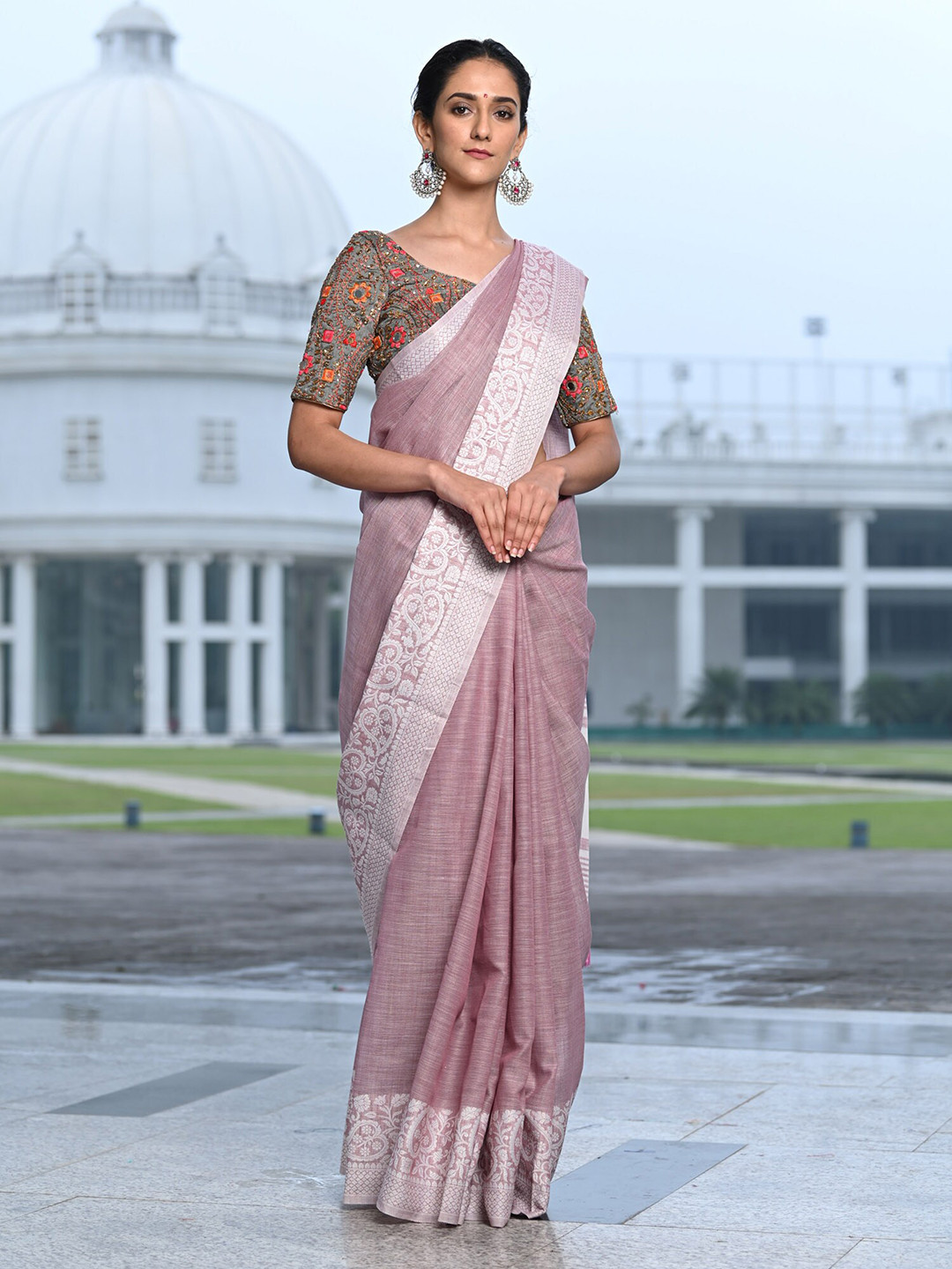 

BEATITUDE Purple Linen Woven Zari Saree