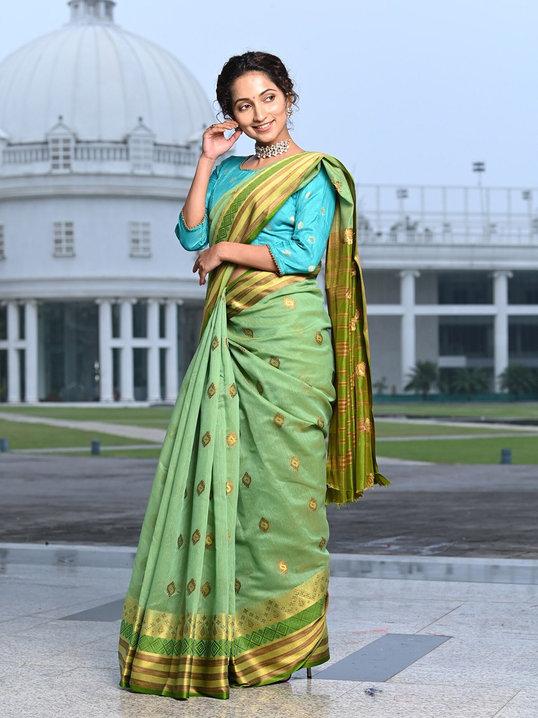 

BEATITUDE Green & Gold-Toned Ethnic Motifs Zari Pure Cotton Saree