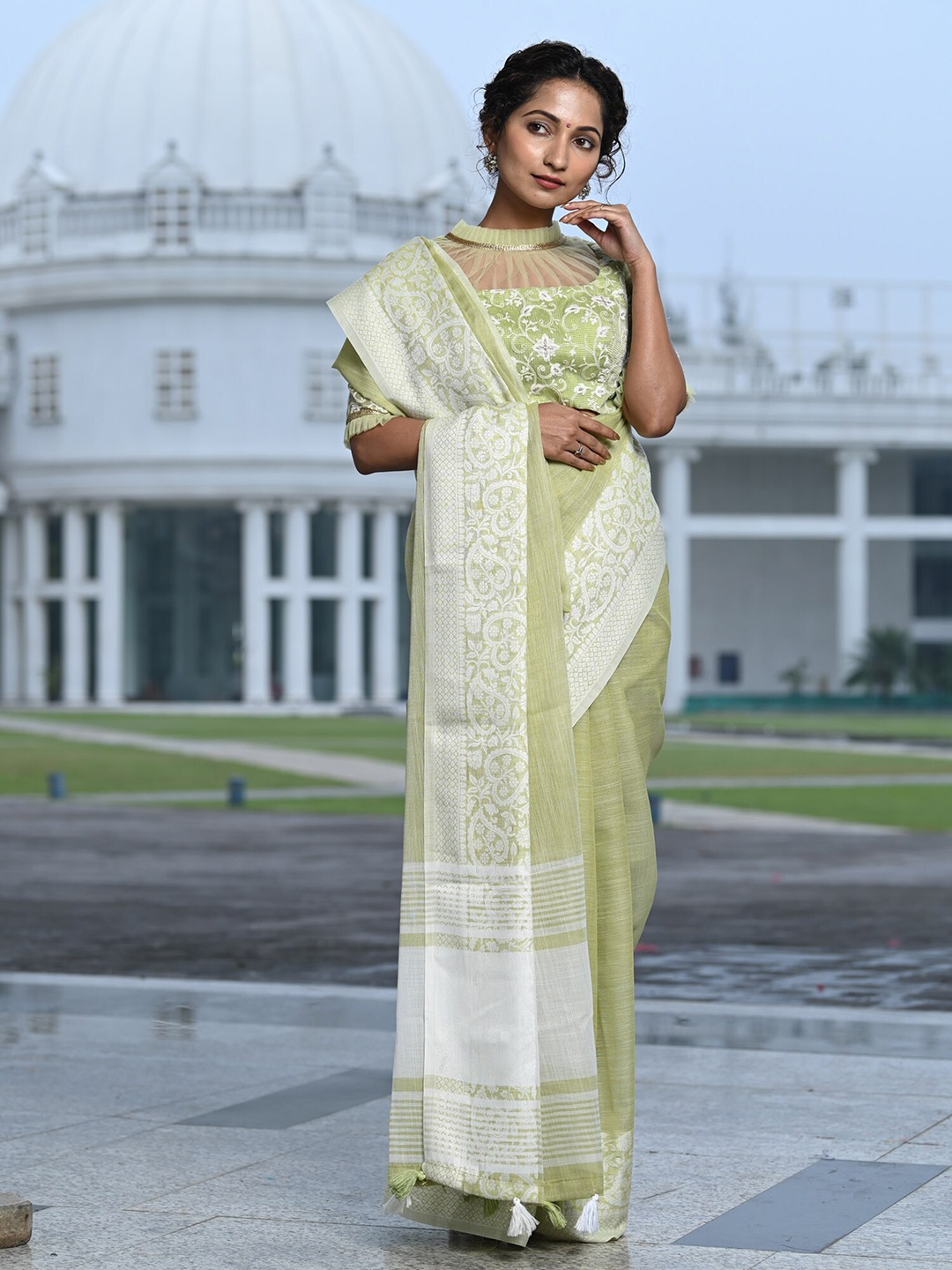 

BEATITUDE Green & White Saree