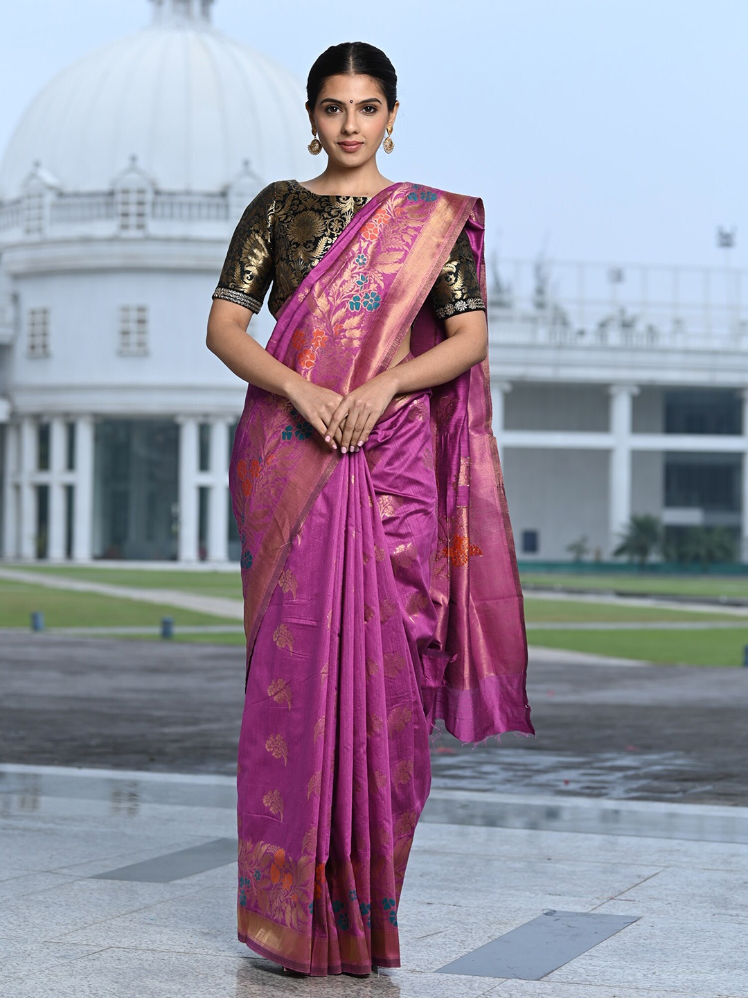 

BEATITUDE Purple & Gold-Toned Floral Zari Banarasi Saree