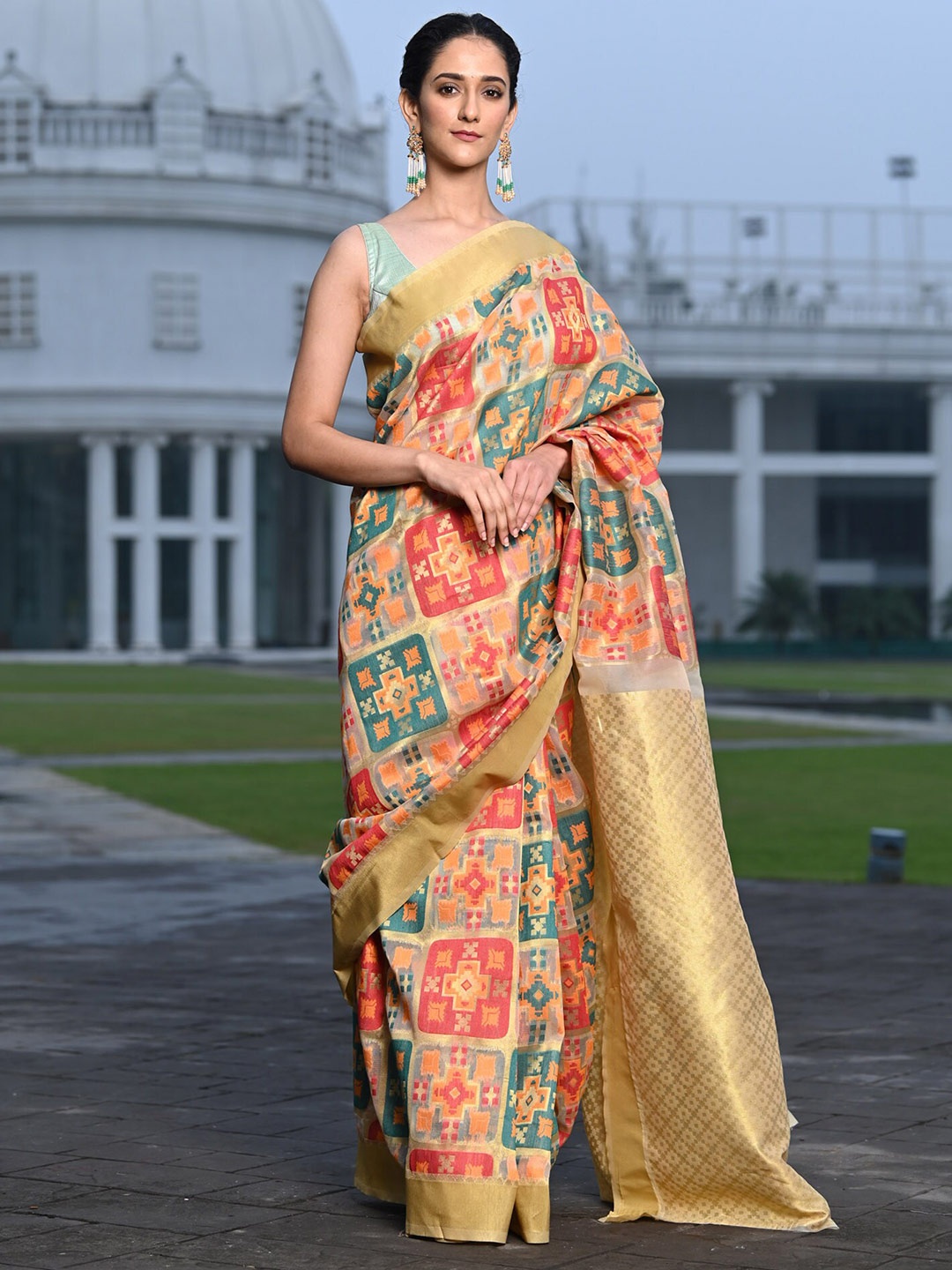 

BEATITUDE Red & Blue Woven Design Zari Silk Blend Banarasi Saree