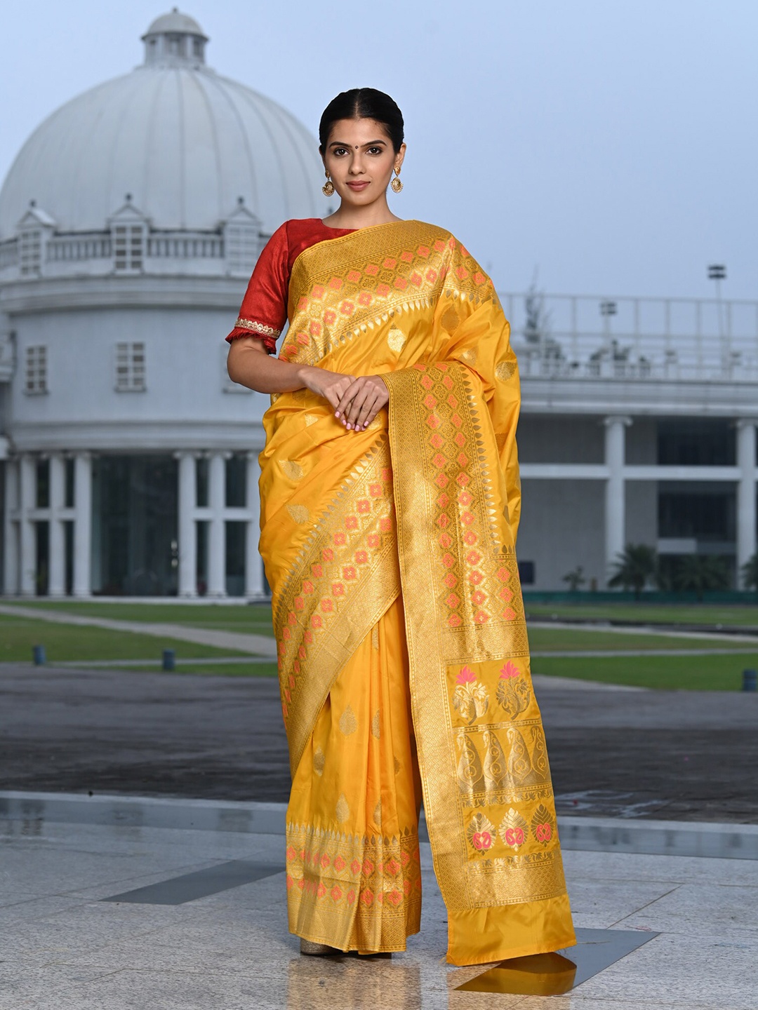 

BEATITUDE Yellow & Gold-Toned Woven Design Zari Silk Blend Banarasi Saree