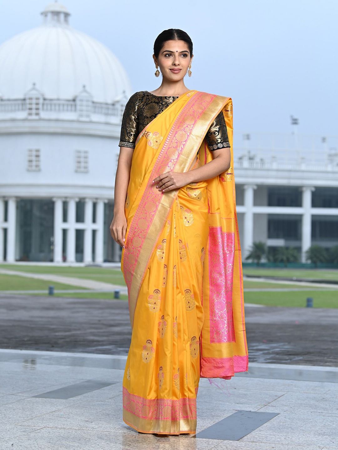 

BEATITUDE Yellow & Gold-Toned Woven Design Zari Silk Blend Banarasi Saree