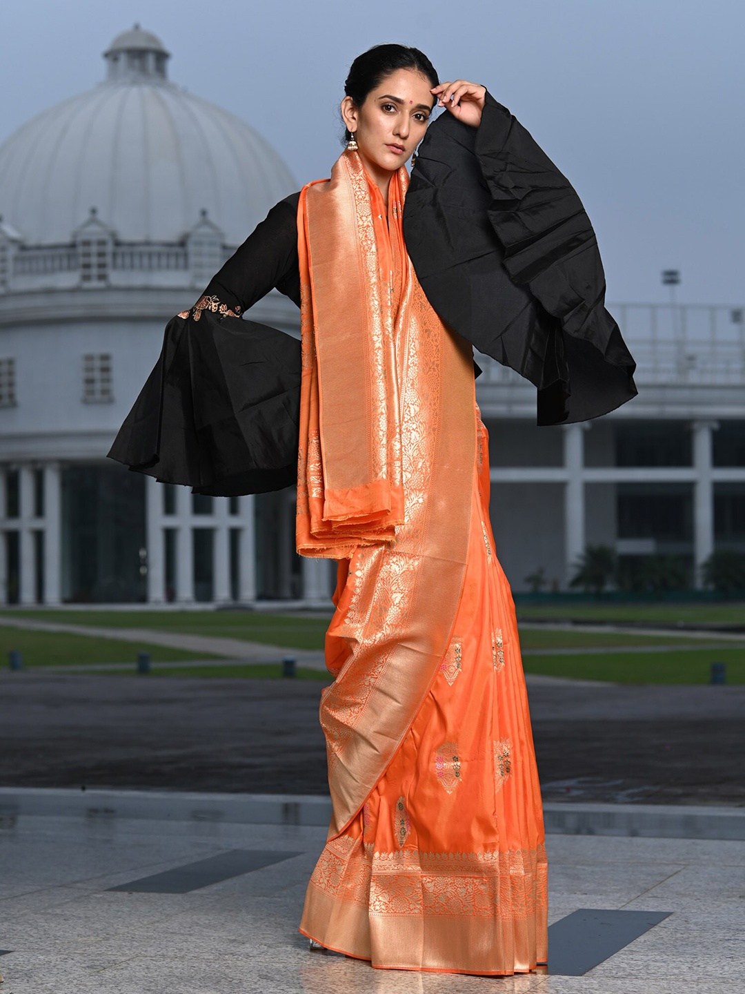 

BEATITUDE Orange & Gold-Toned Woven Design Zari Silk Blend Banarasi Saree
