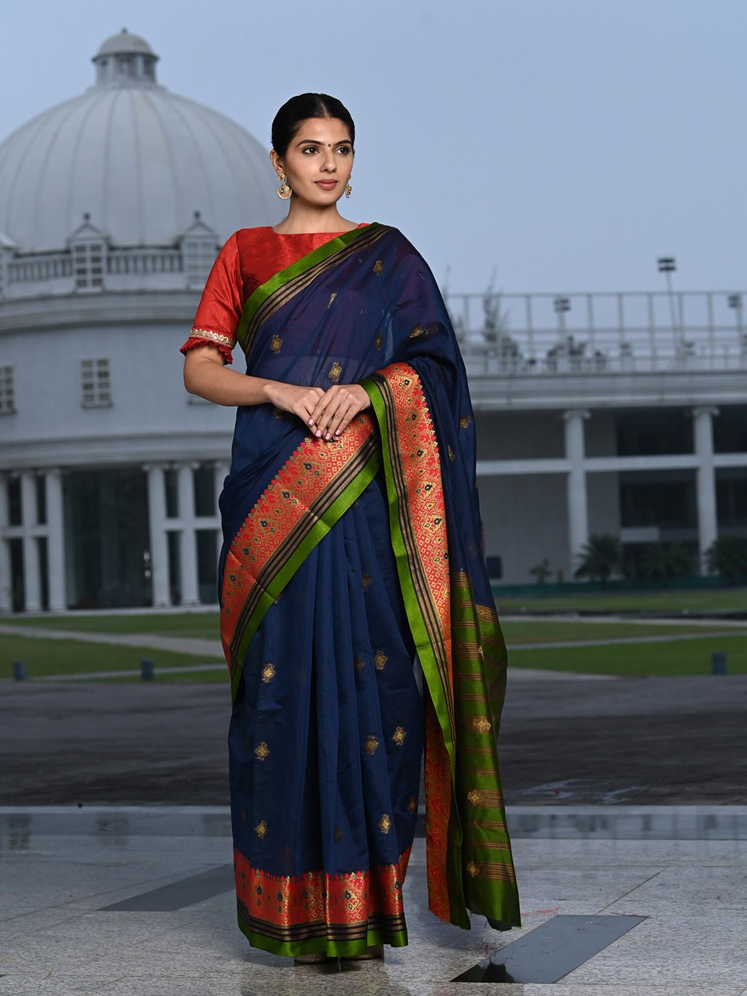 

BEATITUDE Navy Blue & Green Woven Design Pure Cotton Saree