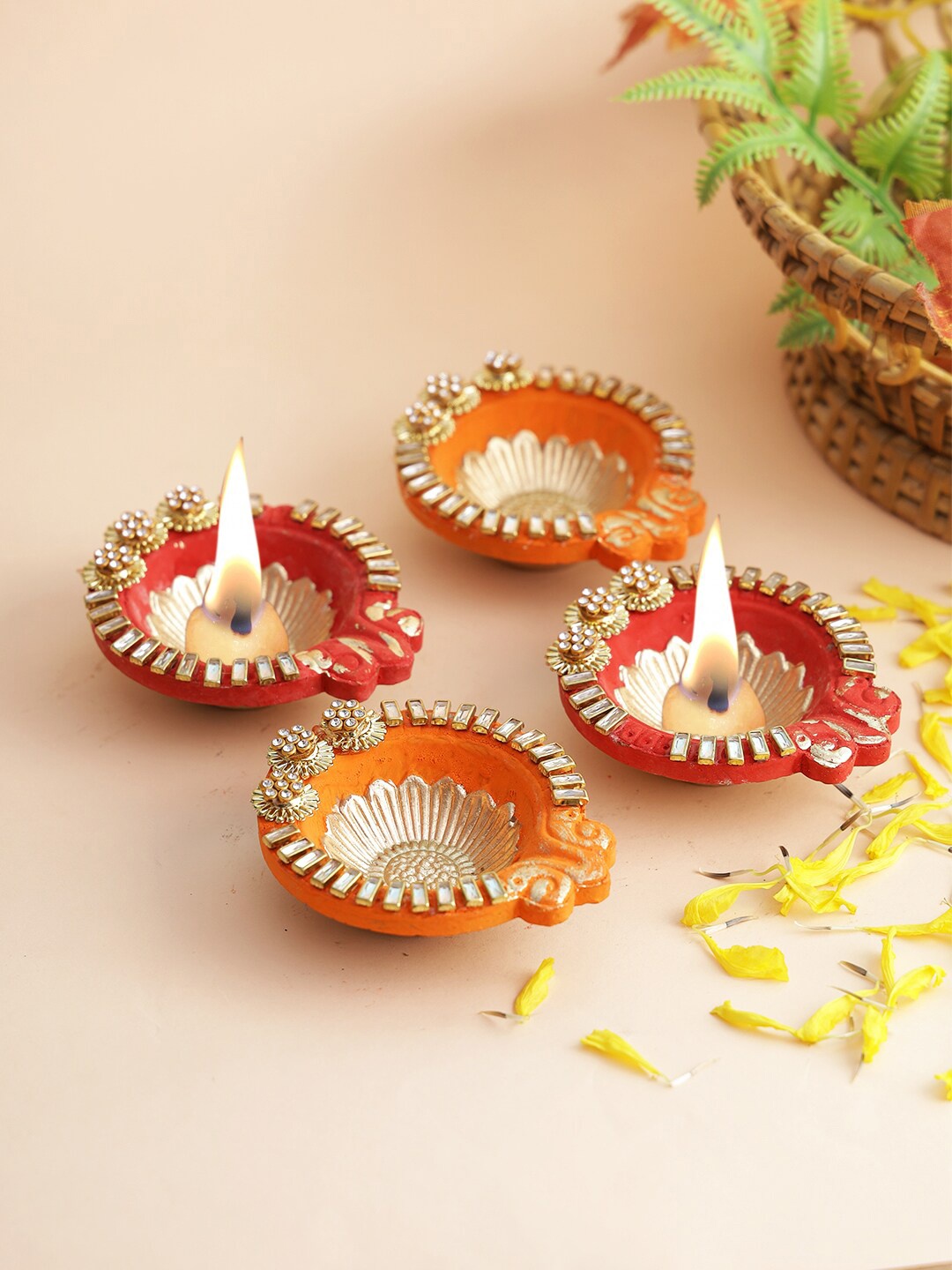

Aapno Rajasthan Set of 4 Red & Orange Diyas