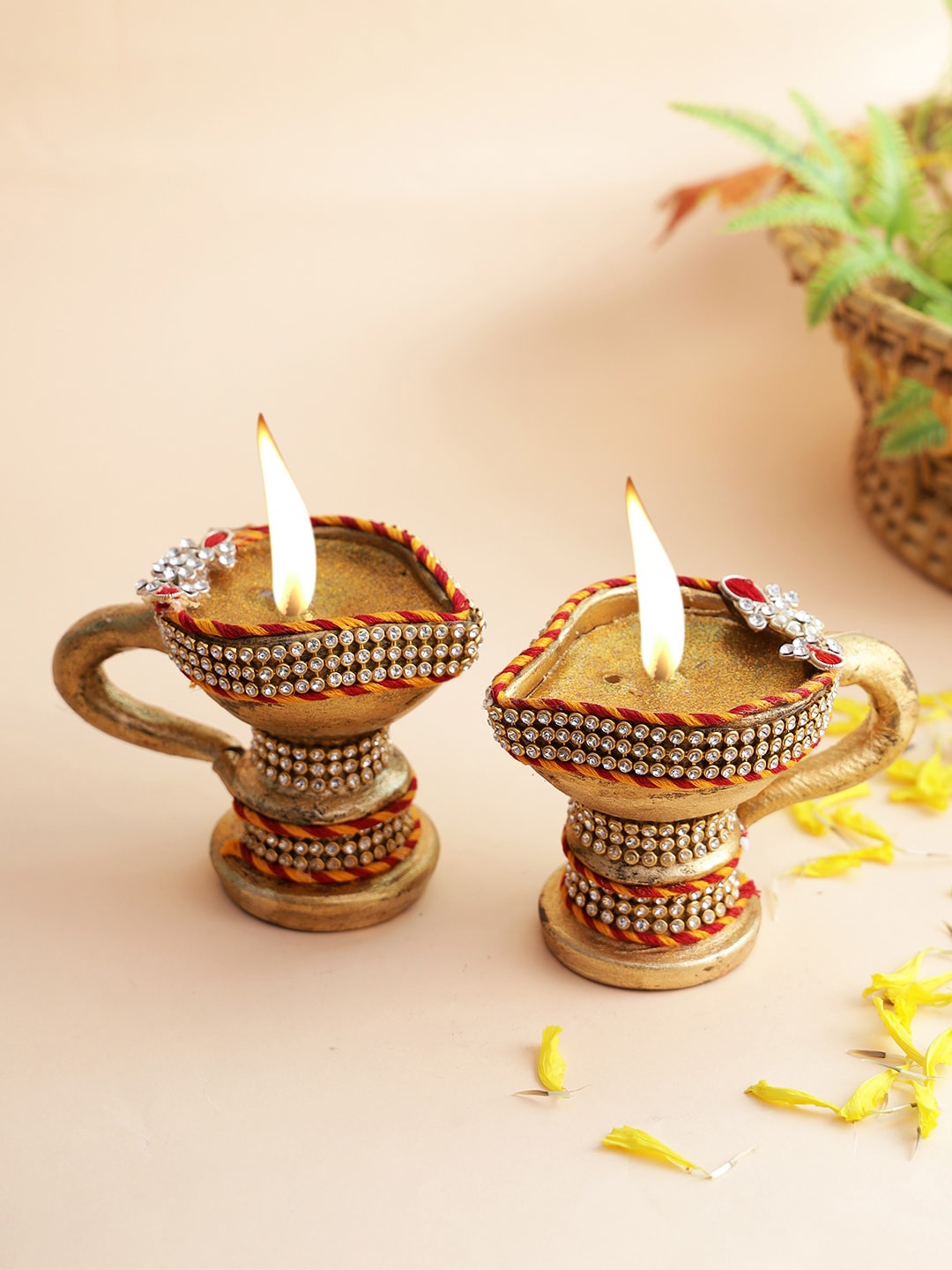 

Aapno Rajasthan Set Of 2 Gold-Coloured Gel Filled Diyas