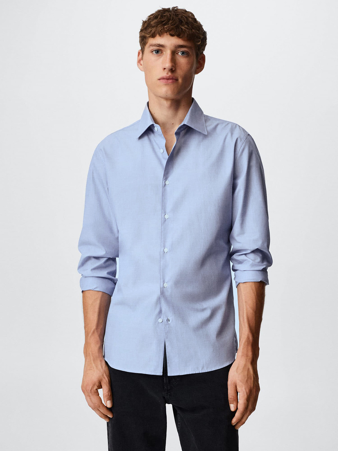 

MANGO MAN Blue Pure Cotton Solid Sustainable Casual Shirt