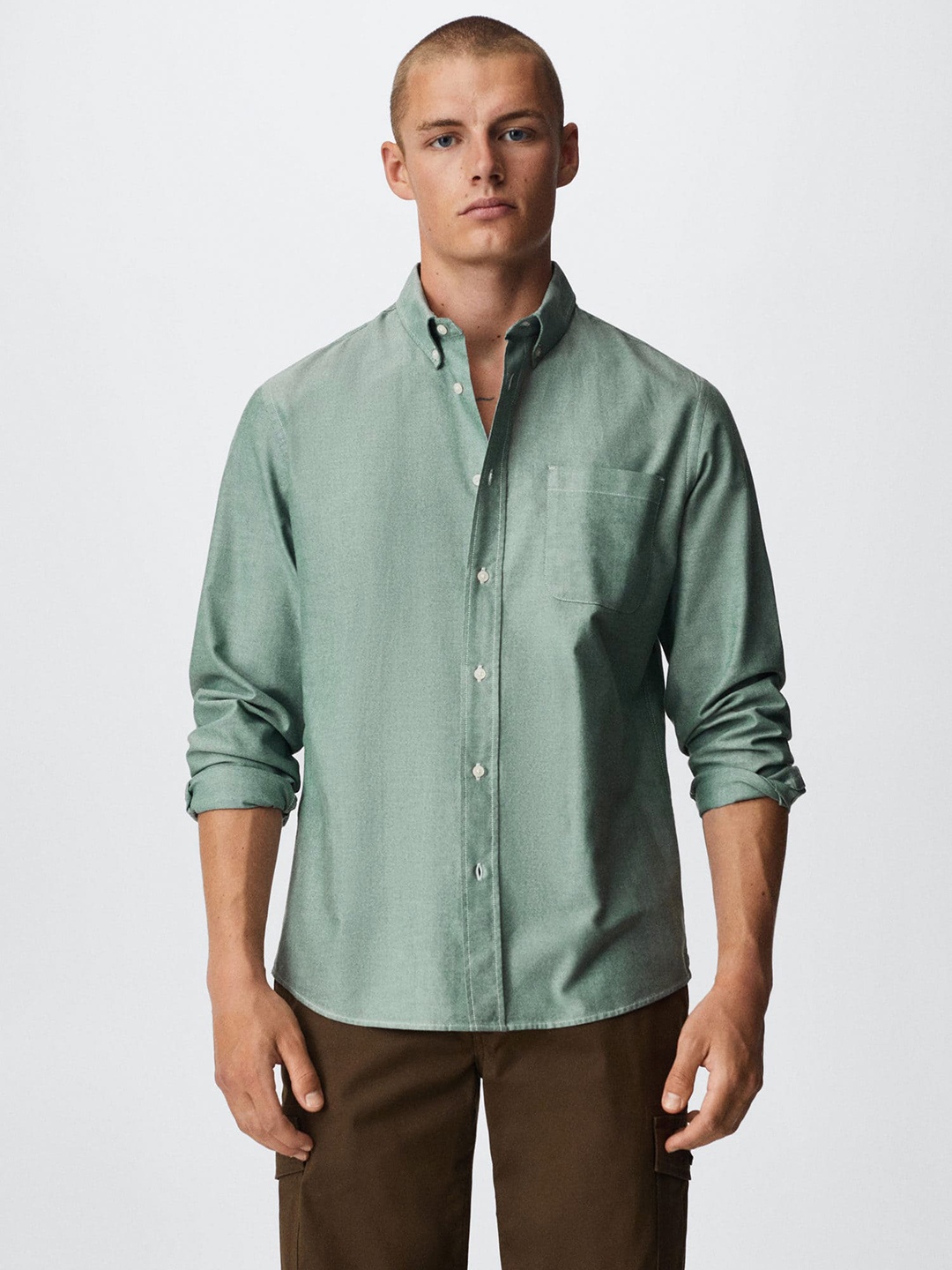 

MANGO MAN Green Solid Pure Cotton Casual Shirt