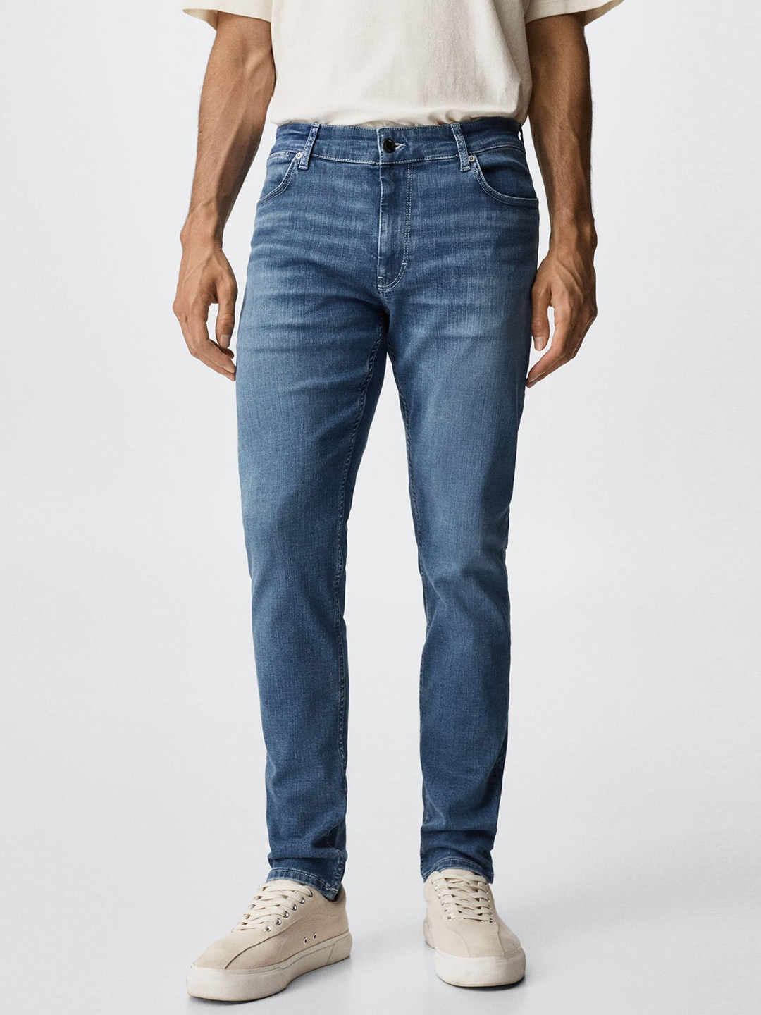 

MANGO MAN Men Blue Light Fade Slim fit Ultra Soft Touch Patrick jeans