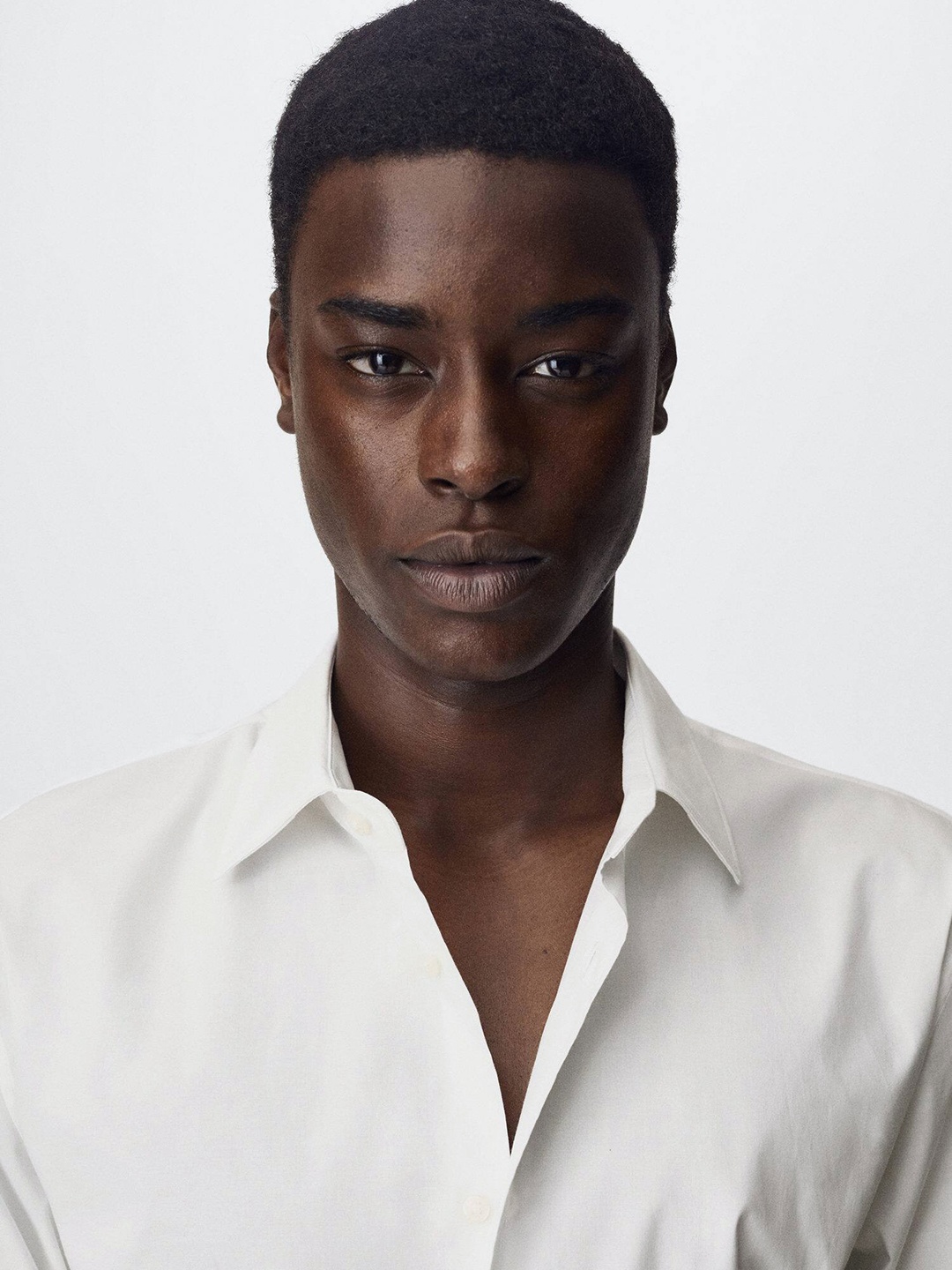 

MANGO MAN White Solid Slim Fit Sustainable Casual Shirt