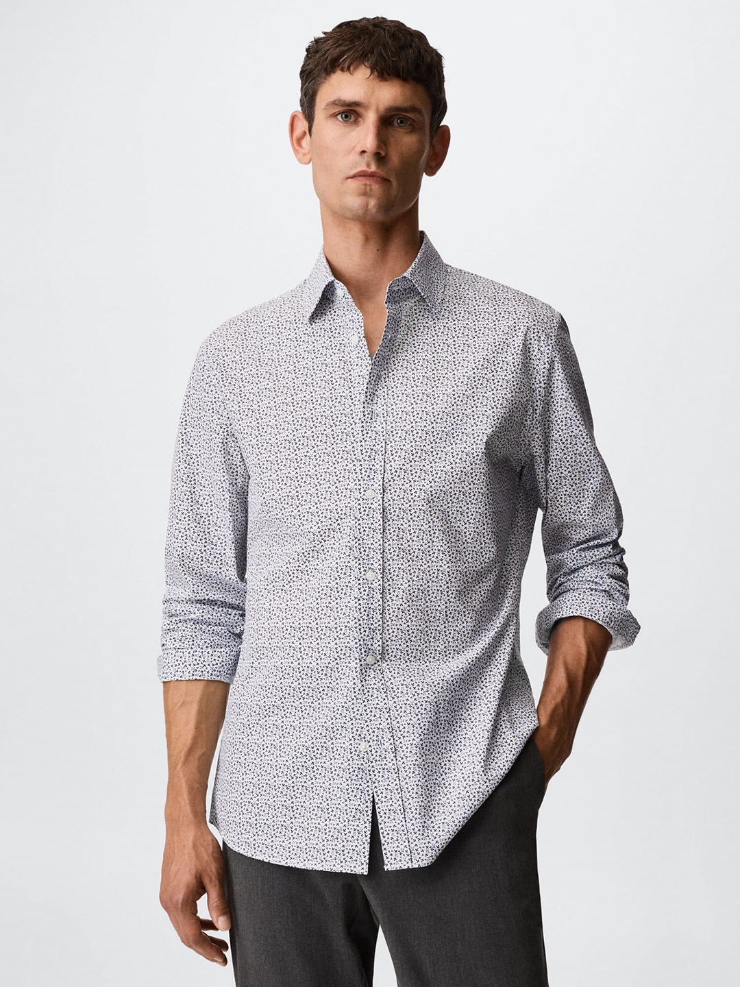 

MANGO MAN White & Blue Slim Fit Cotton Printed Casual Shirt