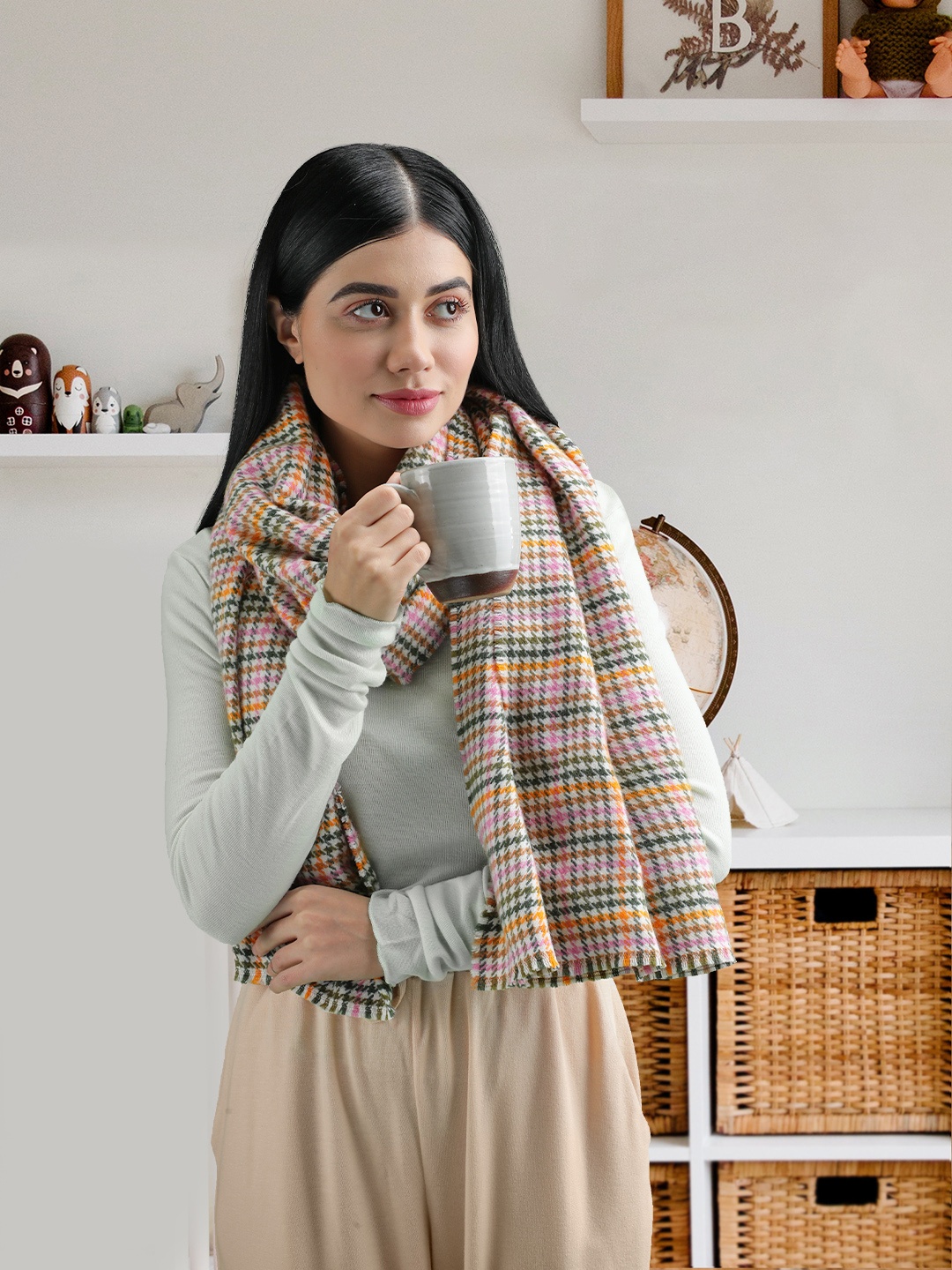 

MANGO Women Beige & Mustard Yellow Houndstooth knit Scarf