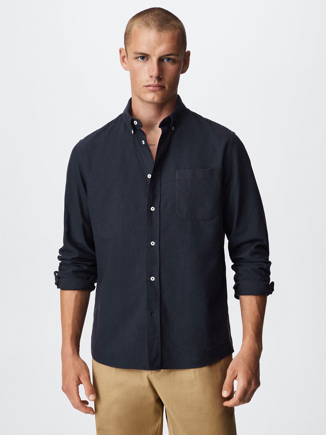 

MANGO MAN Navy Blue Pure Cotton Solid Oxford Casual Shirt