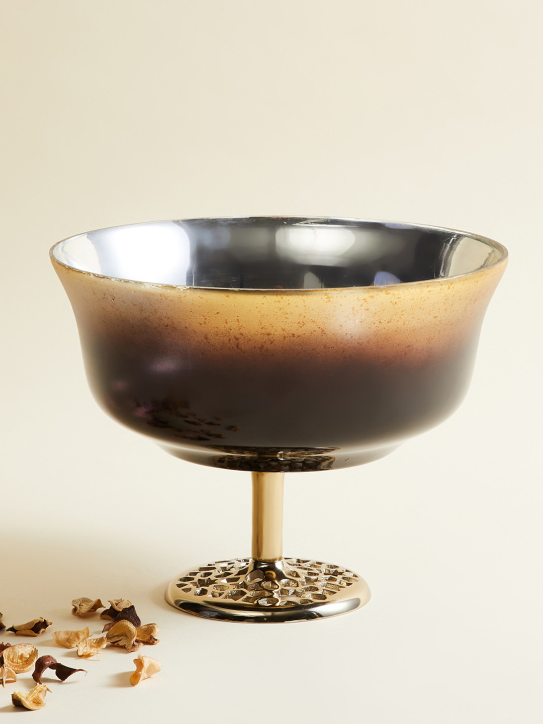 

Home Centre Black & Gold-Toned Solid Bowl Candle Holders