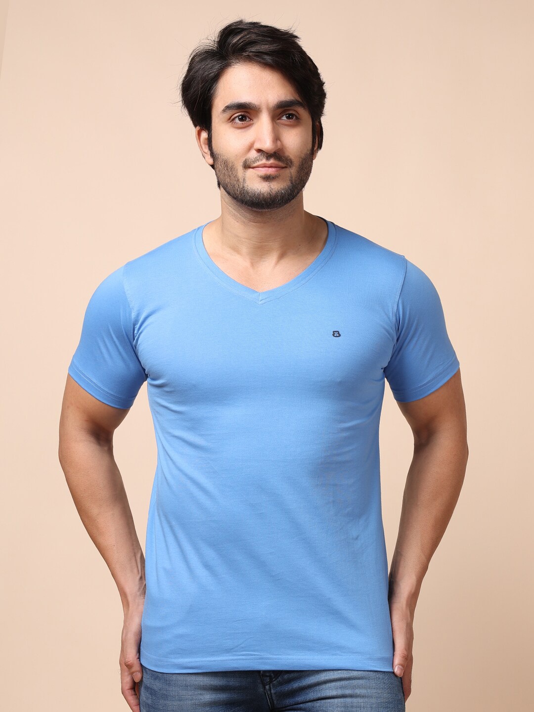 

berry blues Men Blue V-Neck Cotton T-shirt