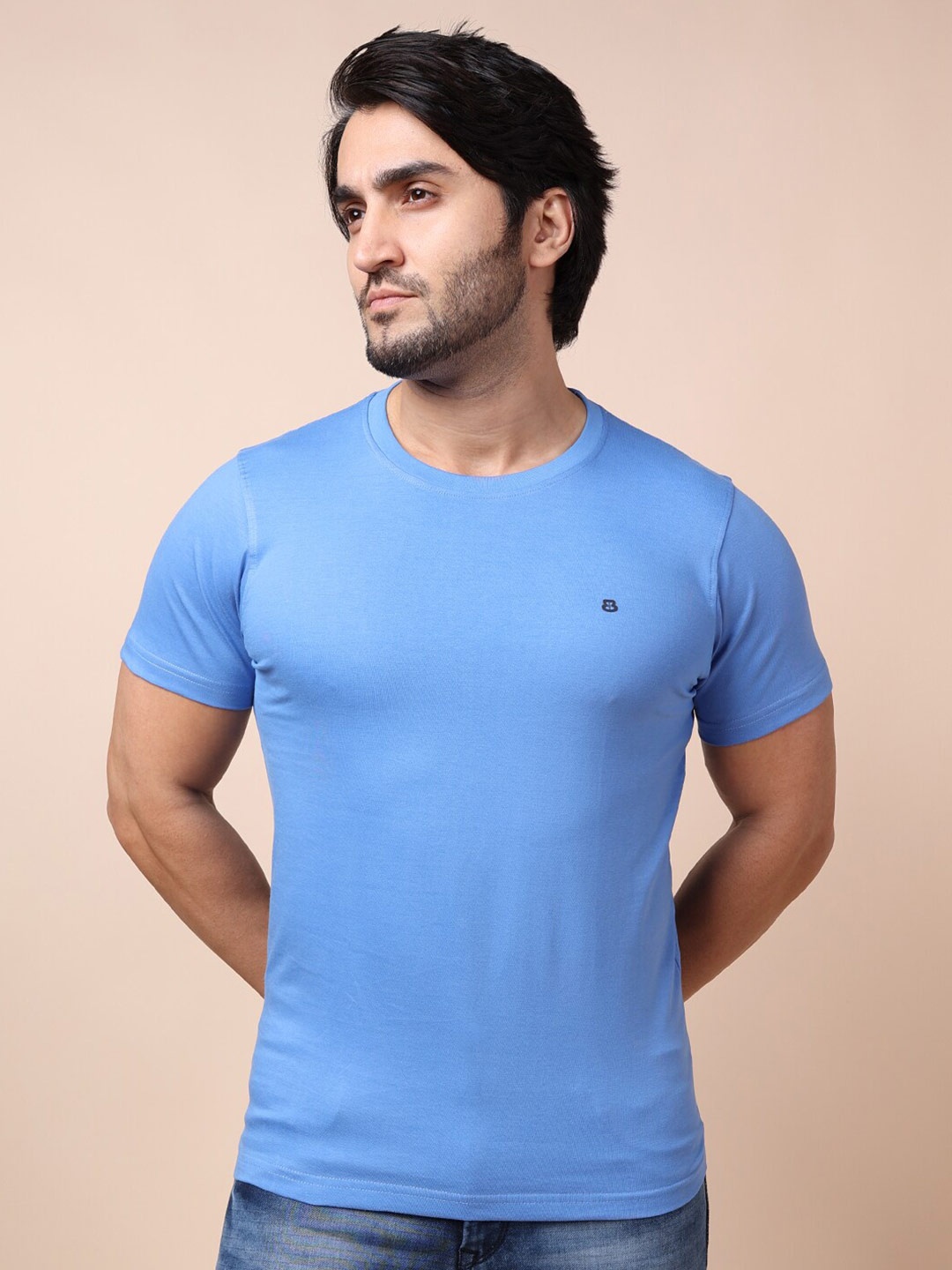 

berry blues Men Blue Solid Round Neck Cotton T-shirt