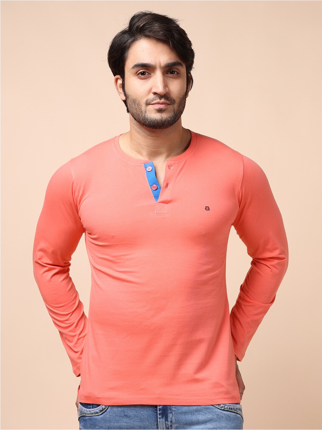 

berry blues Men Solid Henley Neck Cotton T-shirt, Fuchsia
