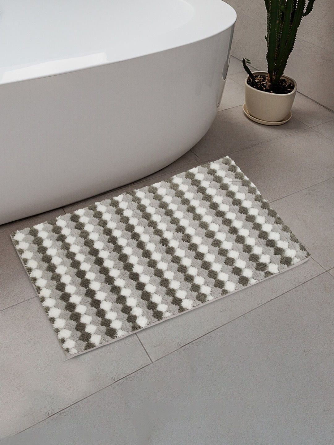 

Home Centre White & Green Textured 450 GSM Rectangular Bath Mat
