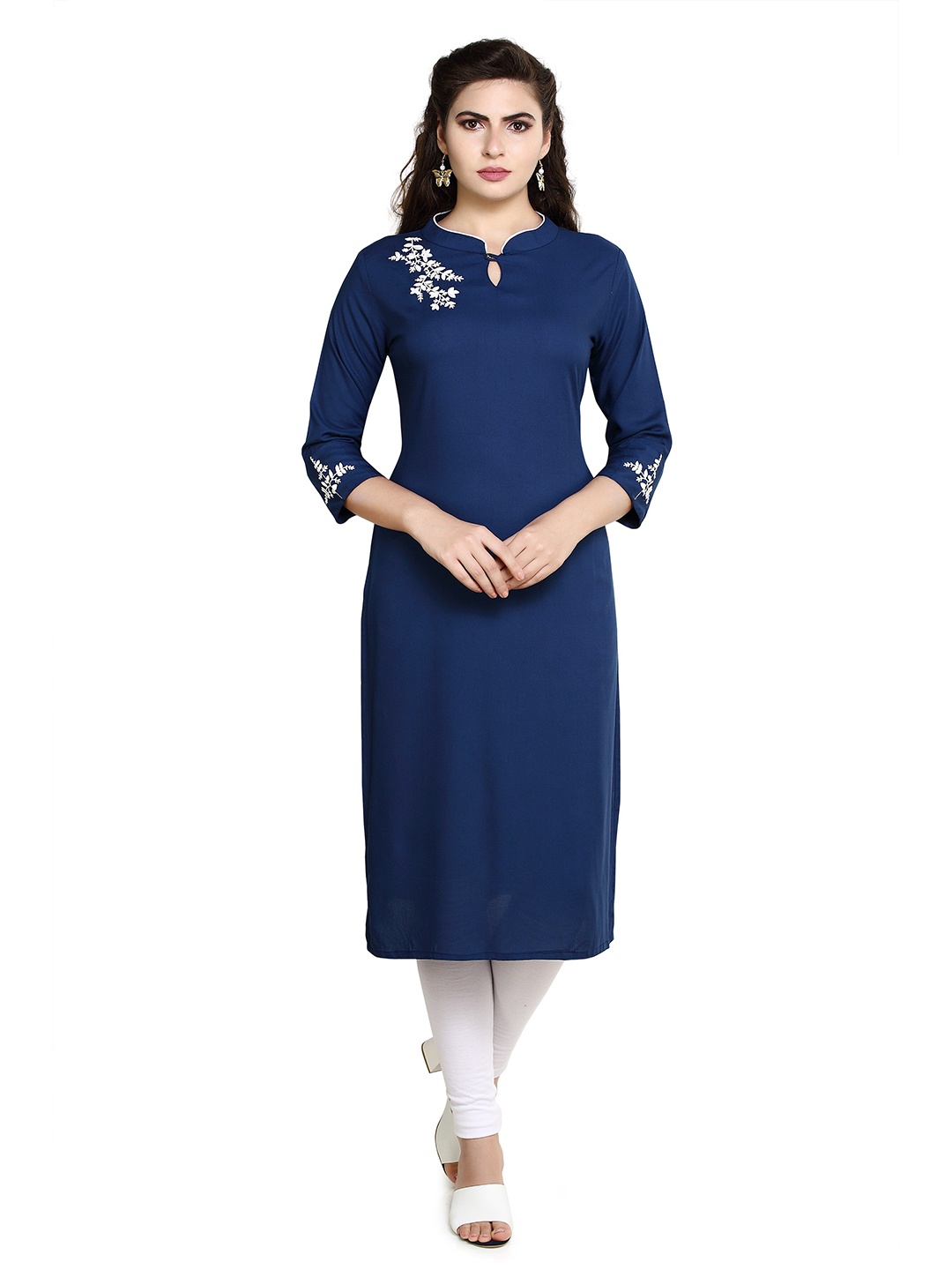

Prettify Women Blue & White Floral Embroidered Thread Work Kurta