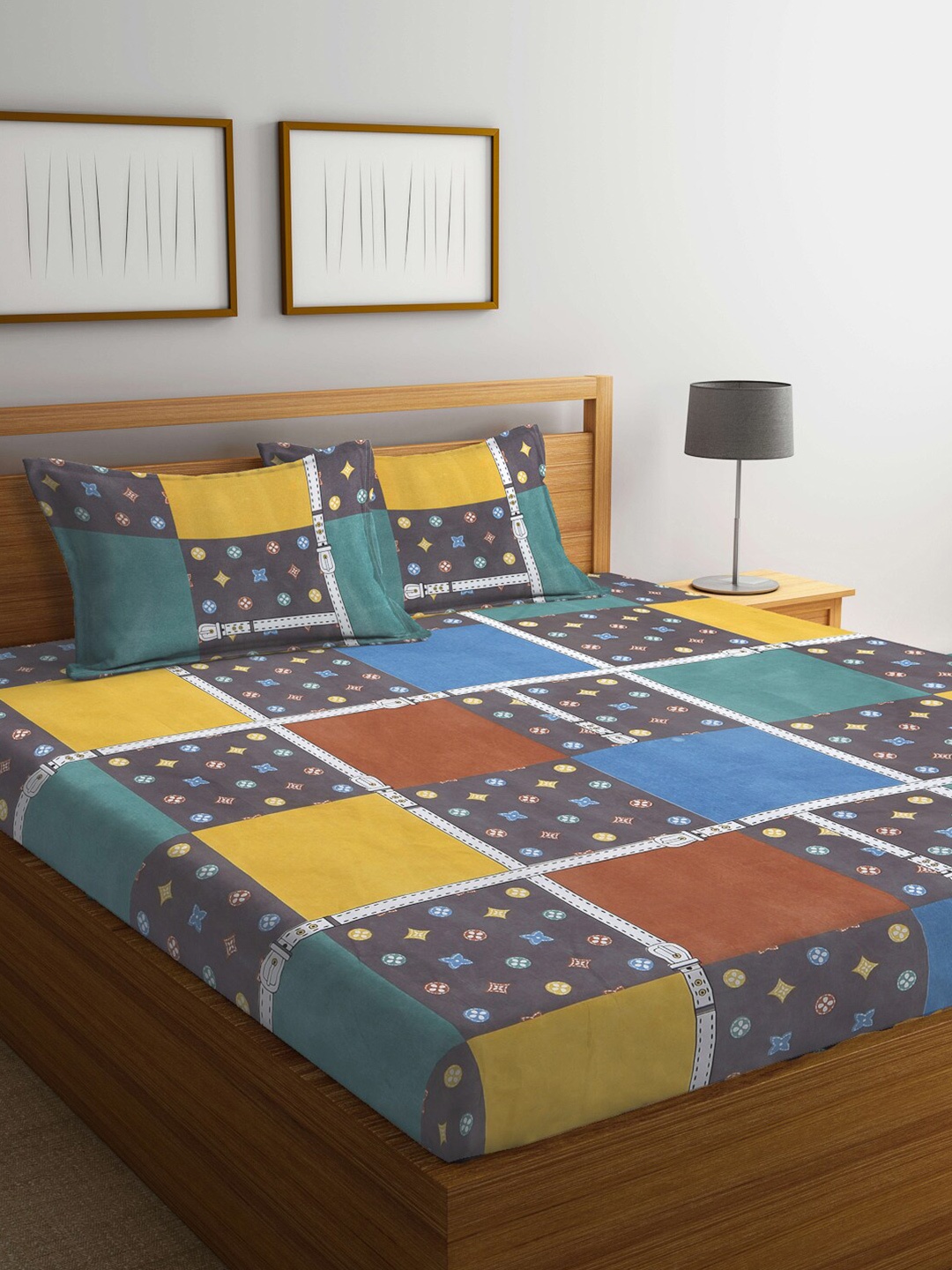 

KLOTTHE Geometric 300 TC King Bedsheet with 2 Pillow Covers, Brown