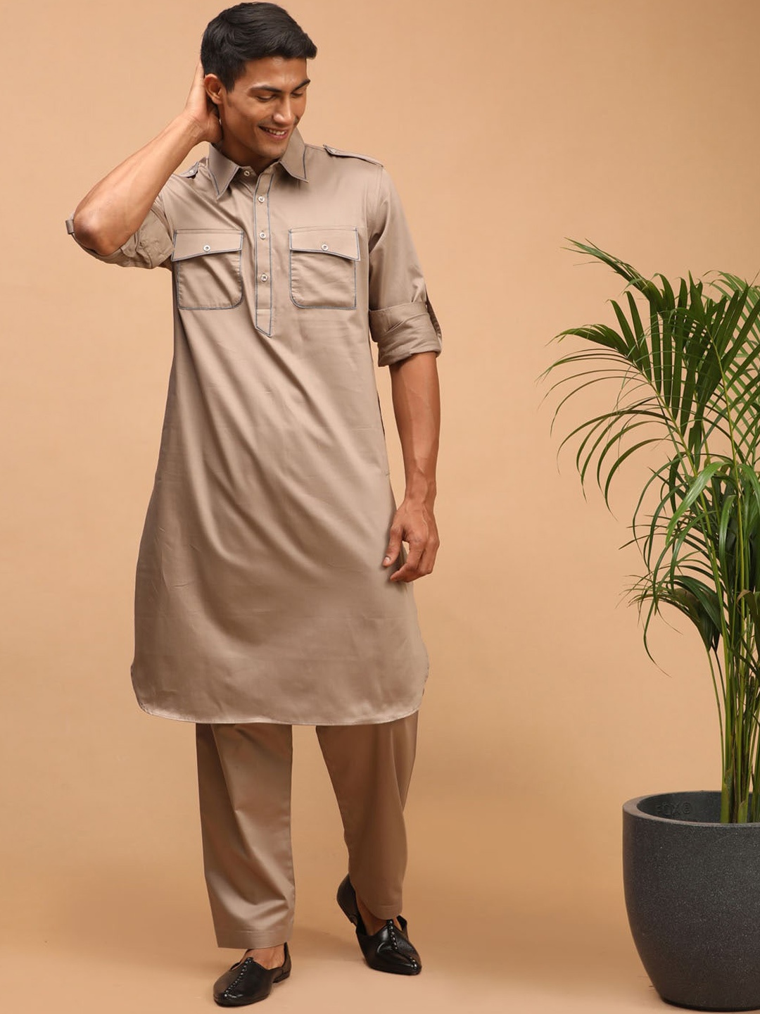 

VASTRAMAY Men Kurta with Salwar, Brown