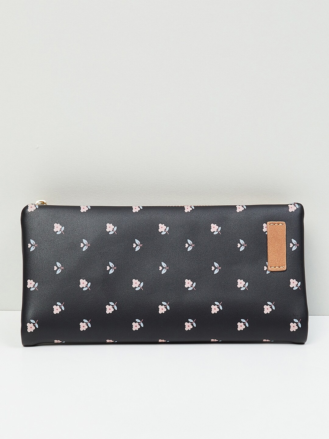 

max Women Floral Print Bi-Fold Wallet, Black