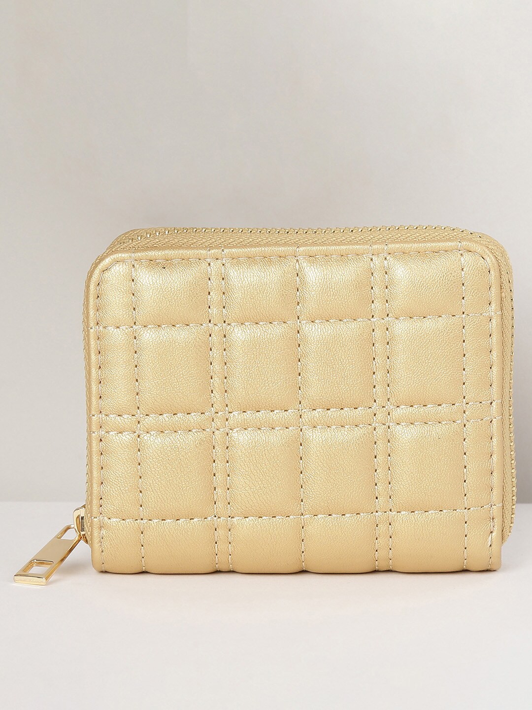 

max Women Quilted Zip-Up Wallet, Gold