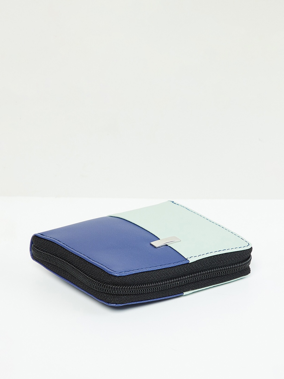 

max Women Colourblocked Zip-Around Wallet, Blue