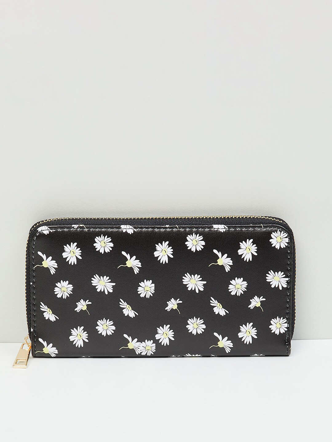 

max Women Floral Print Zip Around Wallet, Multi