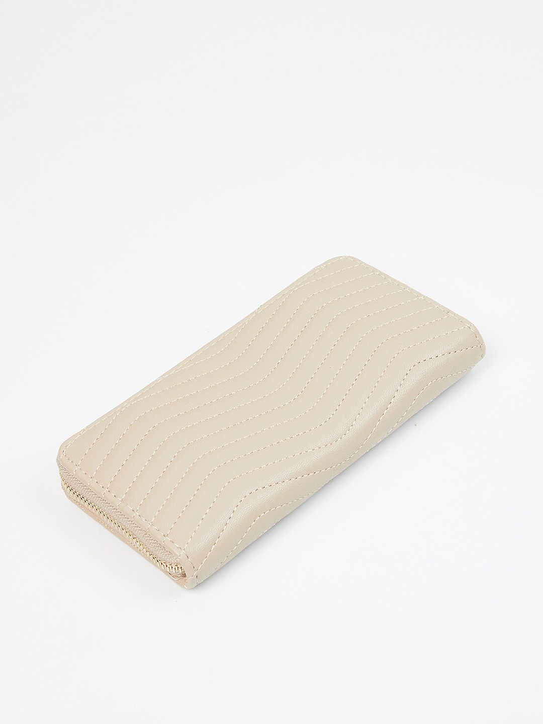 

max Women Textured Zip Closure Wallet, Beige