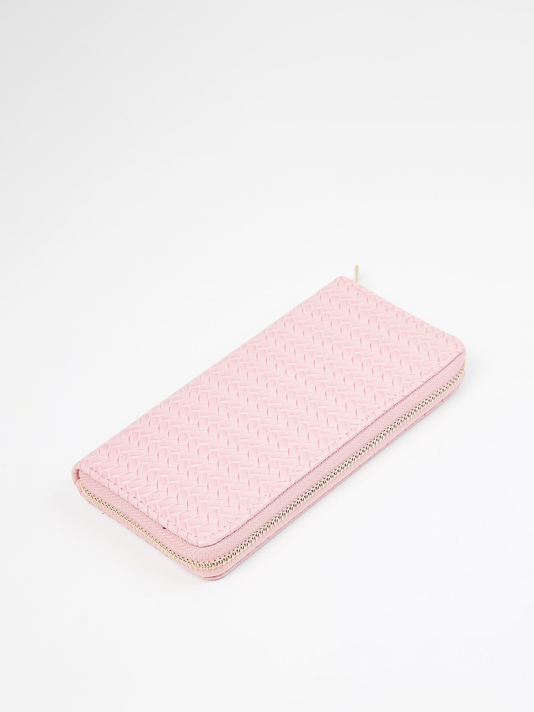 

max Women Textured Zip Around Wallet, Lavender