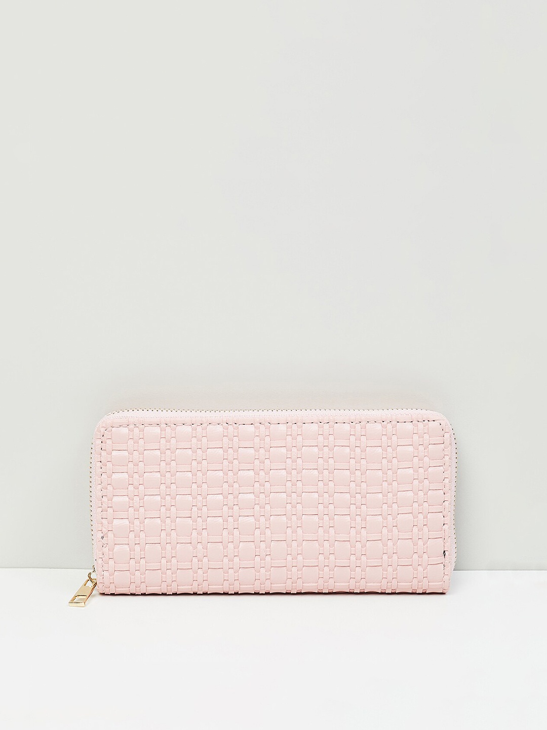 

max Women Textured Zip Closure Wallet, Pink