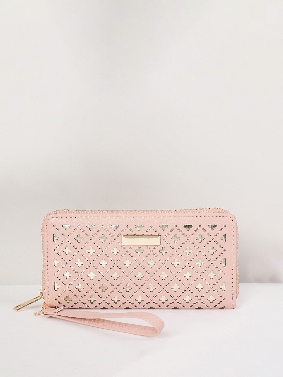 

max Women Perforated Zip Closure Wallet, Nude