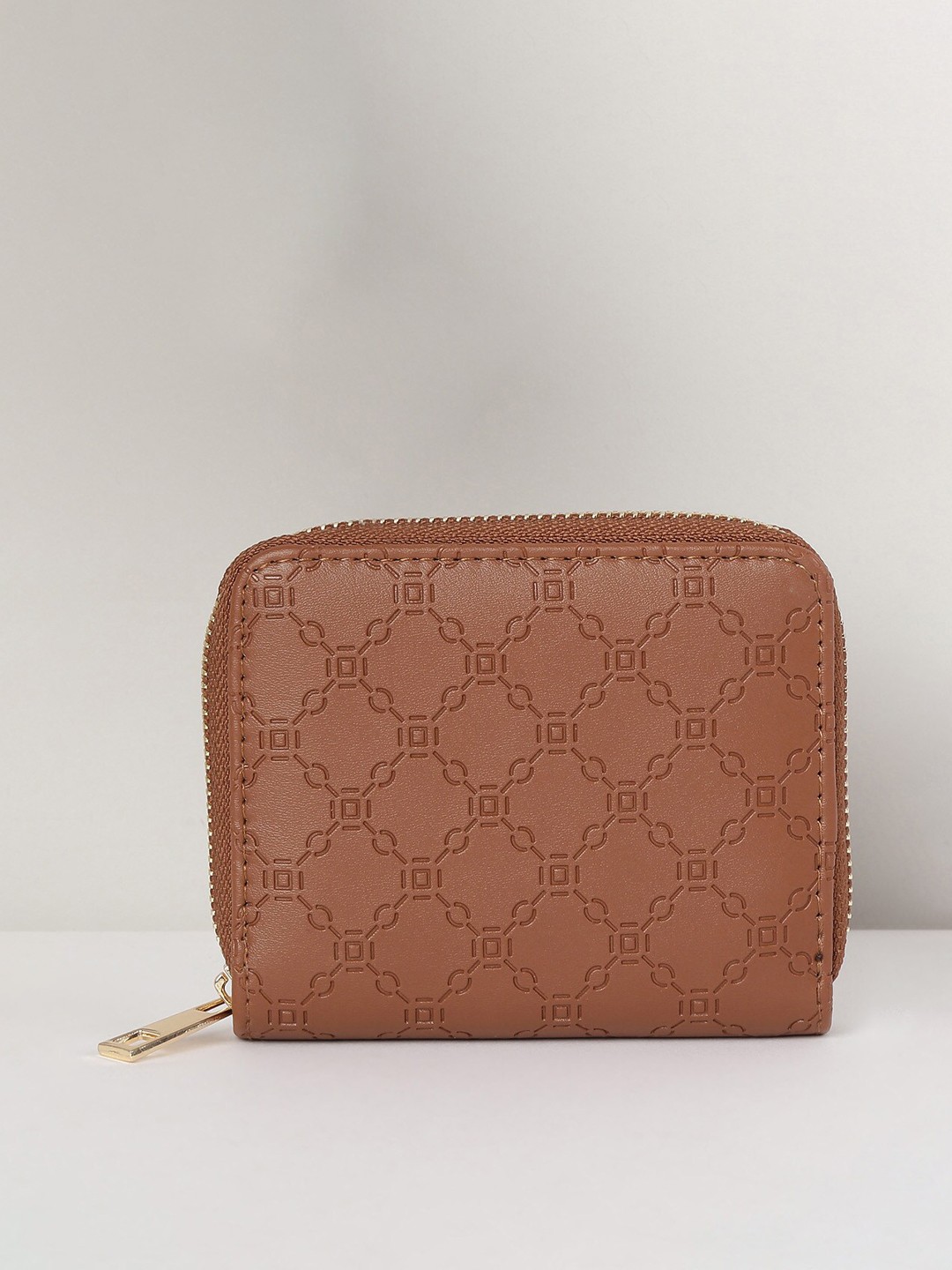 

max Women Textured Zip-Around Wallet, Tan