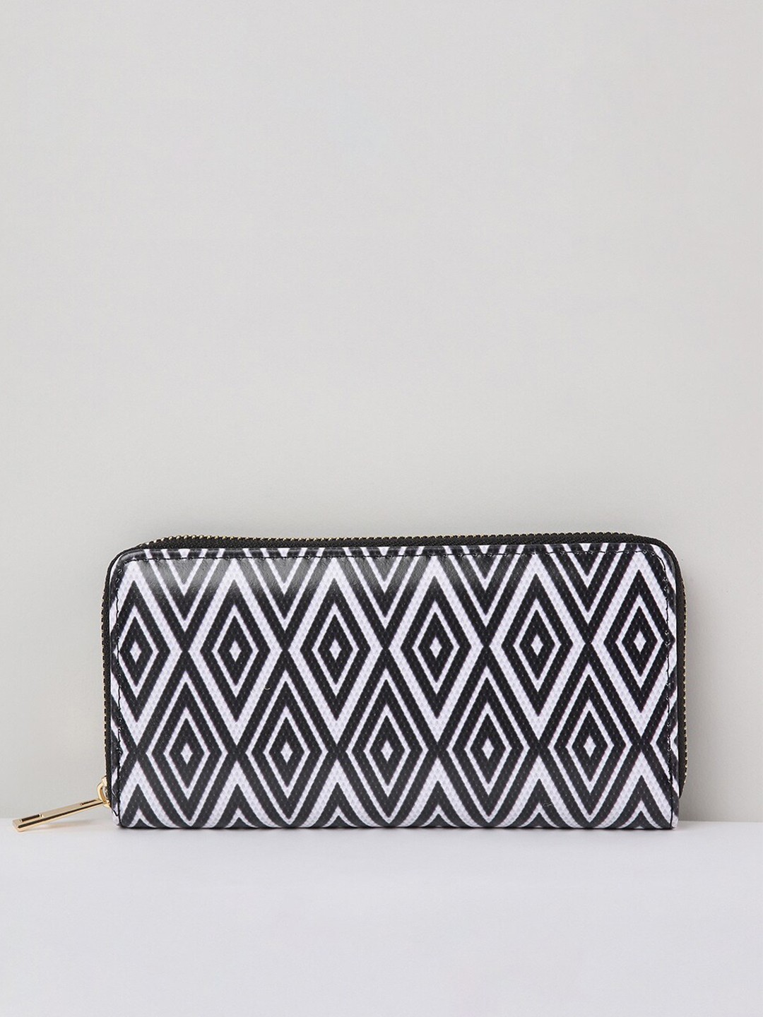 

max Women Printed Zip Around Wallet, Black