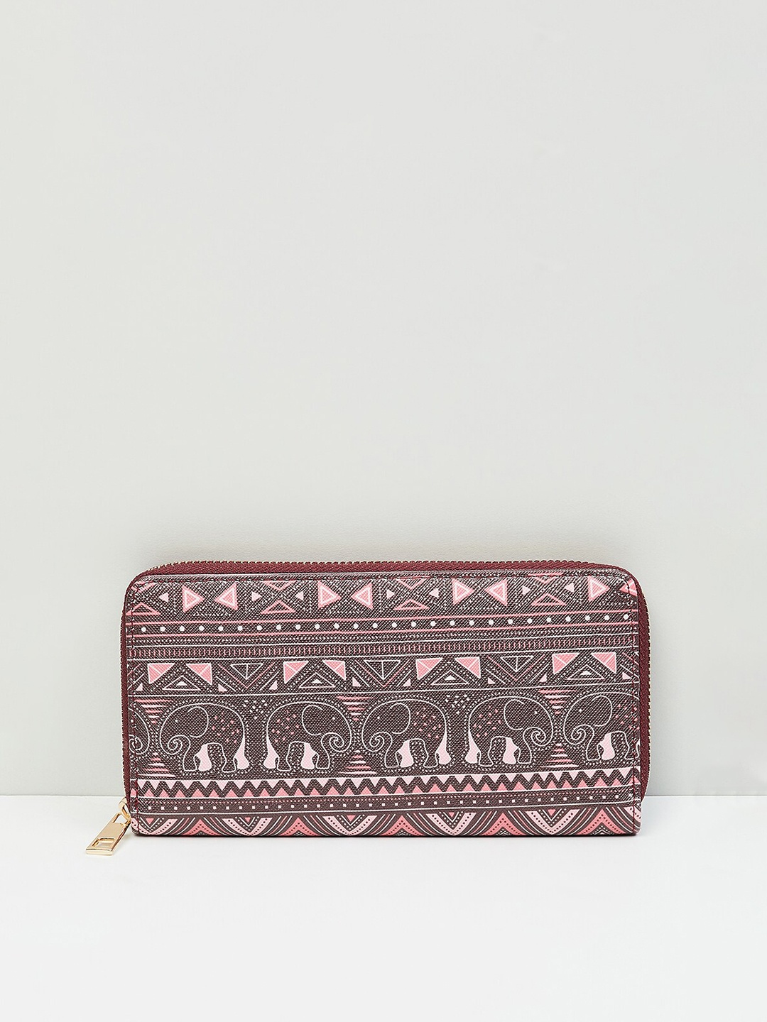 

max Women Elephant Print Zip Around Wallet, Brown