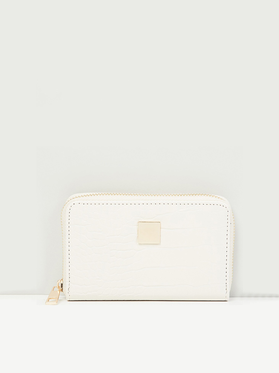 

max Women Textured Zip Around Wallet, Na