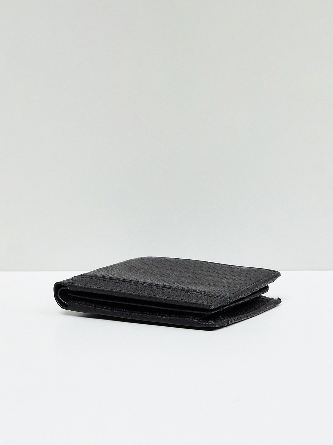 

max Men Textured Bi-Fold Wallet, Black
