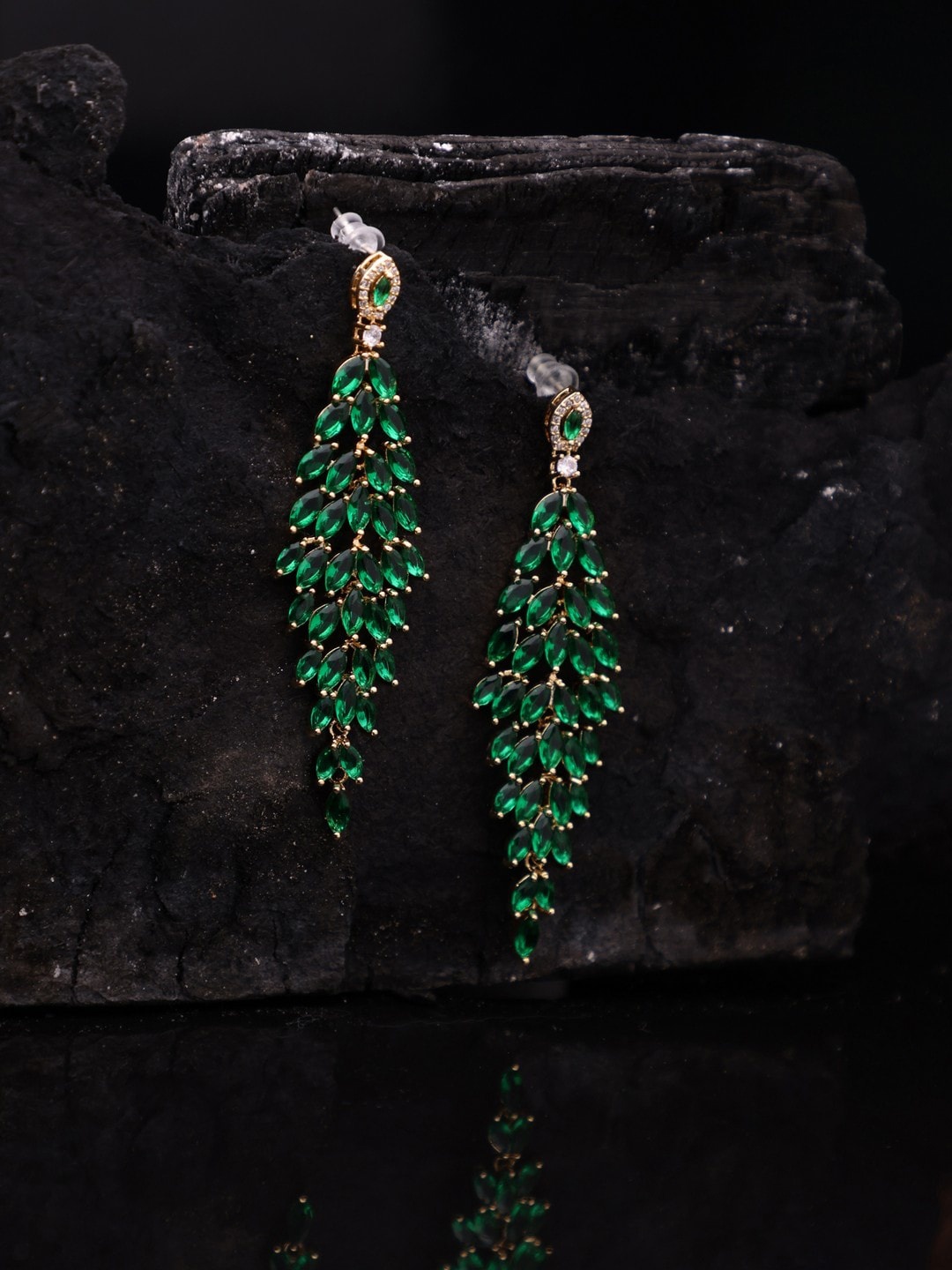 

anore Women Gold-Toned & Green Classic Drop Earrings