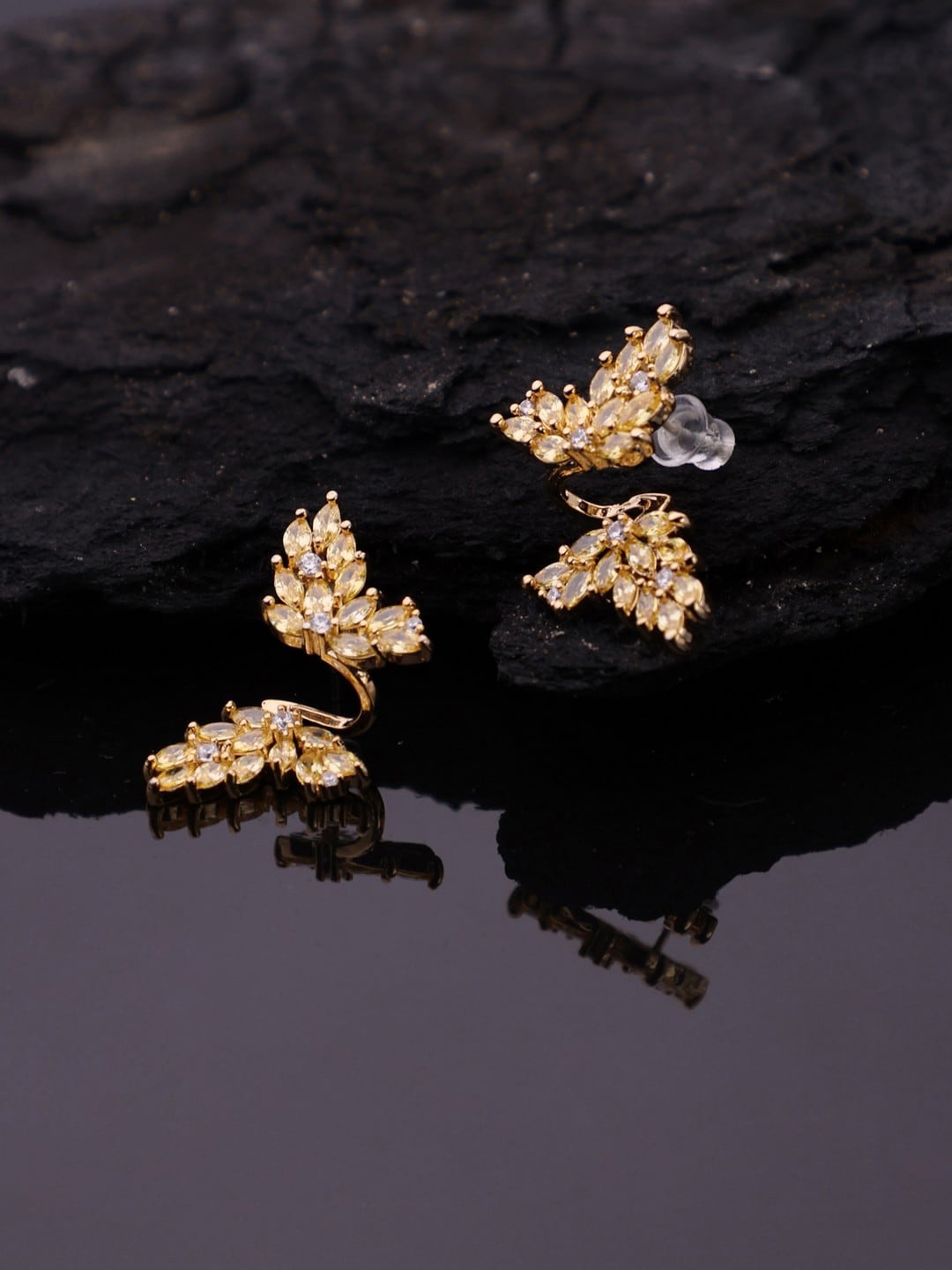 

anore 18K Gold-Plated & White Zircon Studded Classic Silver Studs Earrings
