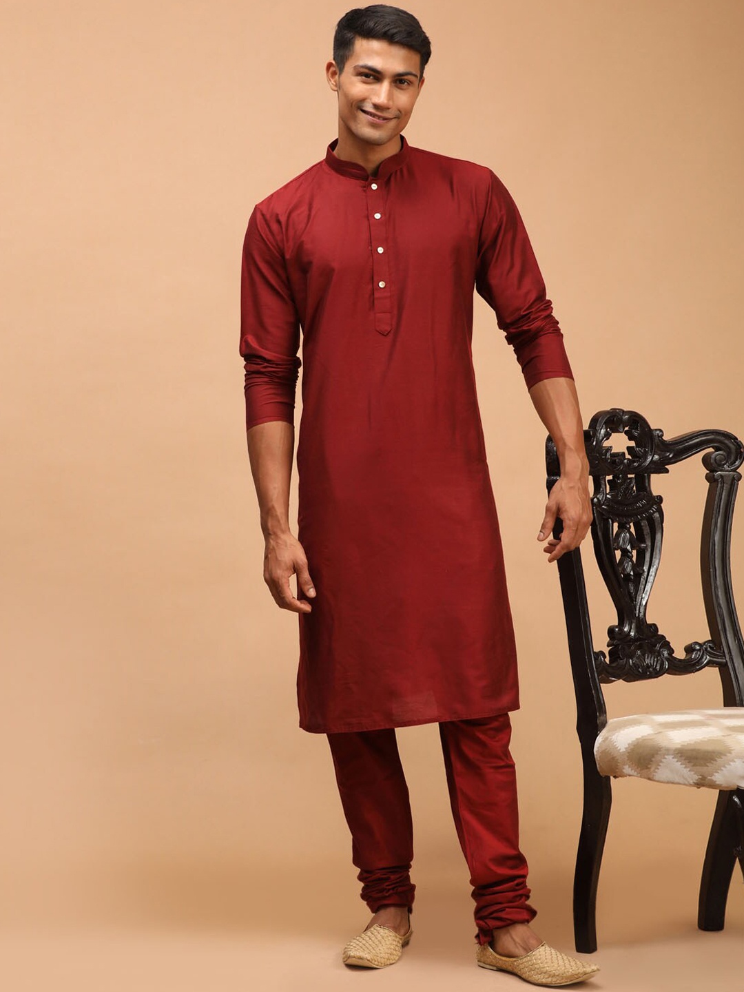 

VASTRAMAY Men Kurta with Churidar, Maroon