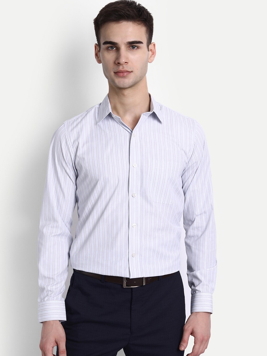 

FINNOY Men White Striped Formal Shirt
