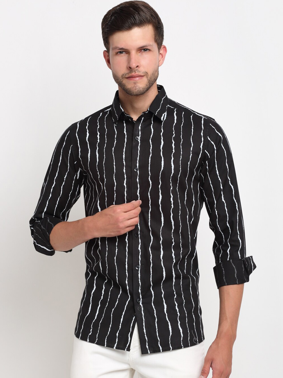 

FINNOY Men Black New Slim Fit Striped Casual Shirt