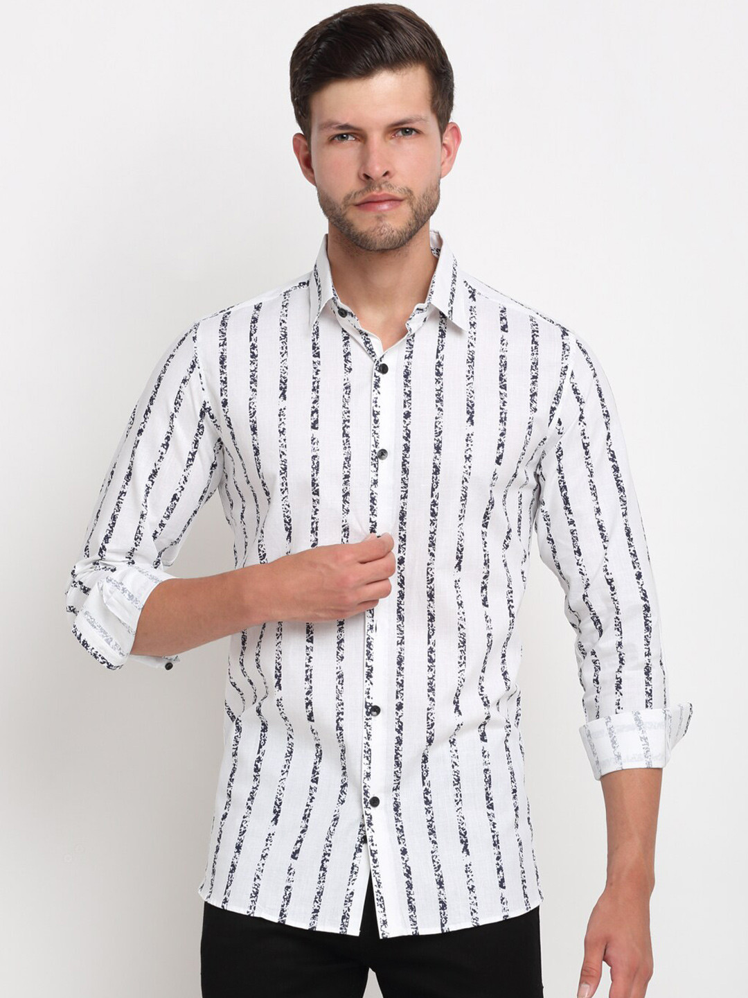 

FINNOY Men White New Slim Fit Striped Casual Shirt