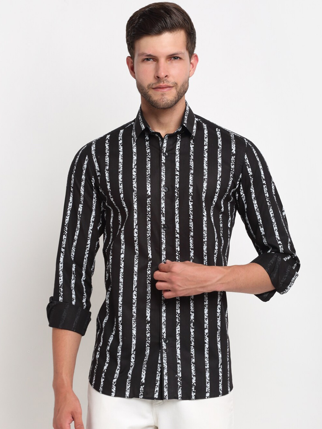 

FINNOY Men Black New Slim Fit Striped Casual Shirt