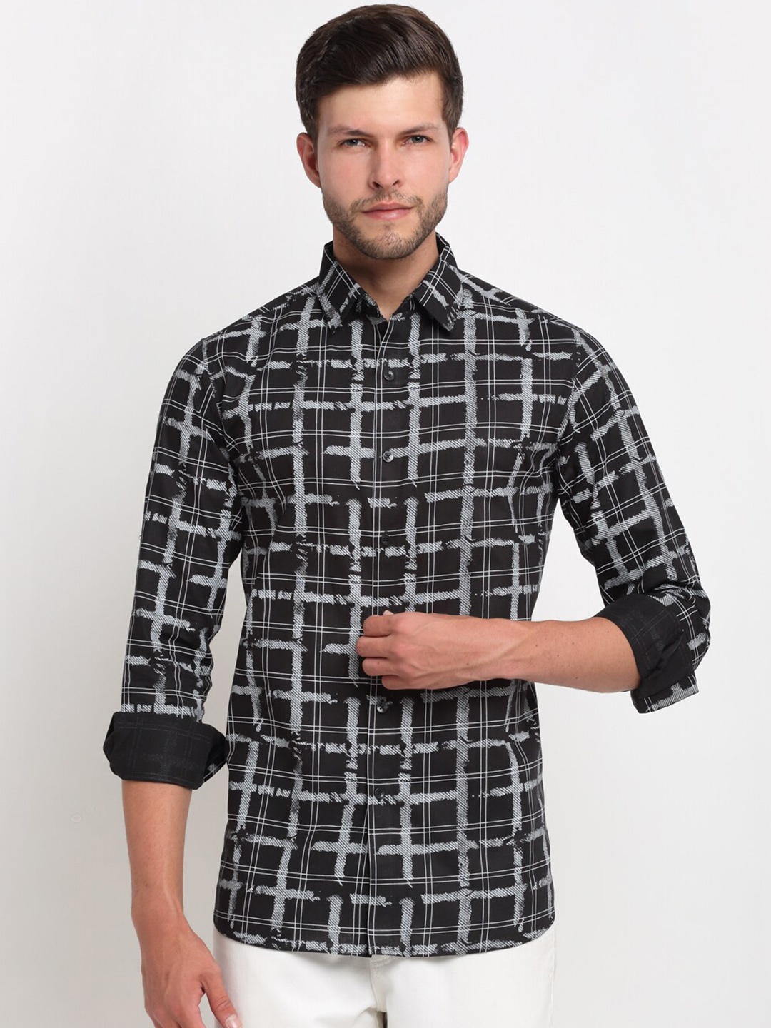 

FINNOY Men Black New Slim Fit Checked Casual Shirt