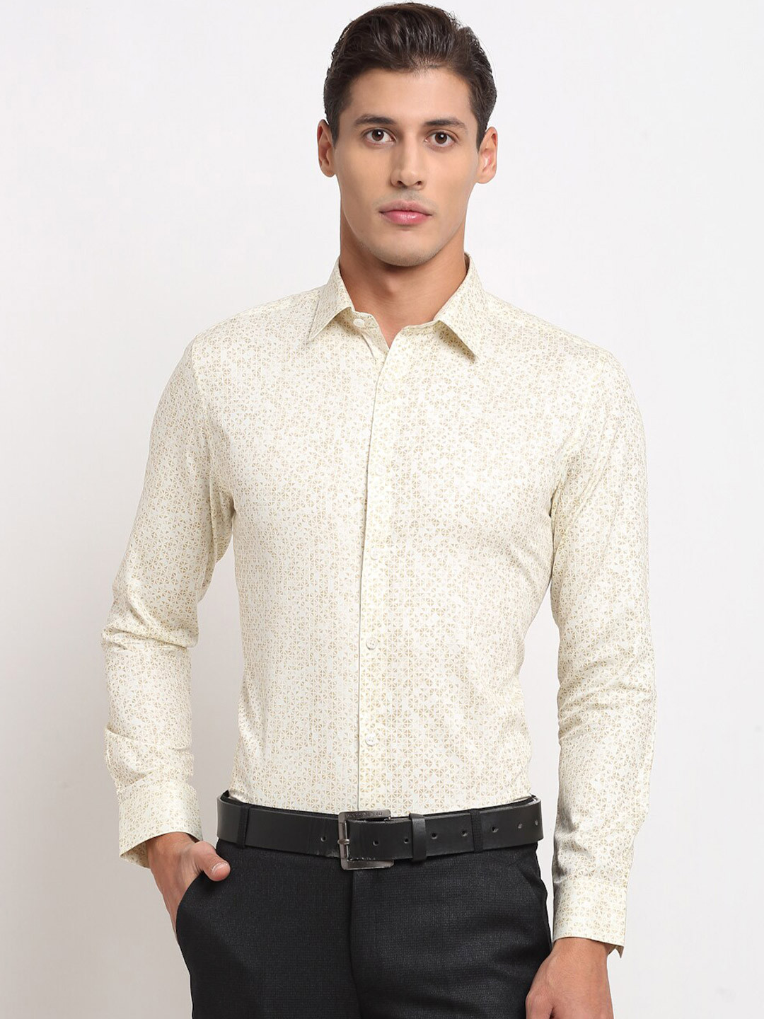 

FINNOY Men White & Beige Slim Fit Printed Formal Shirt