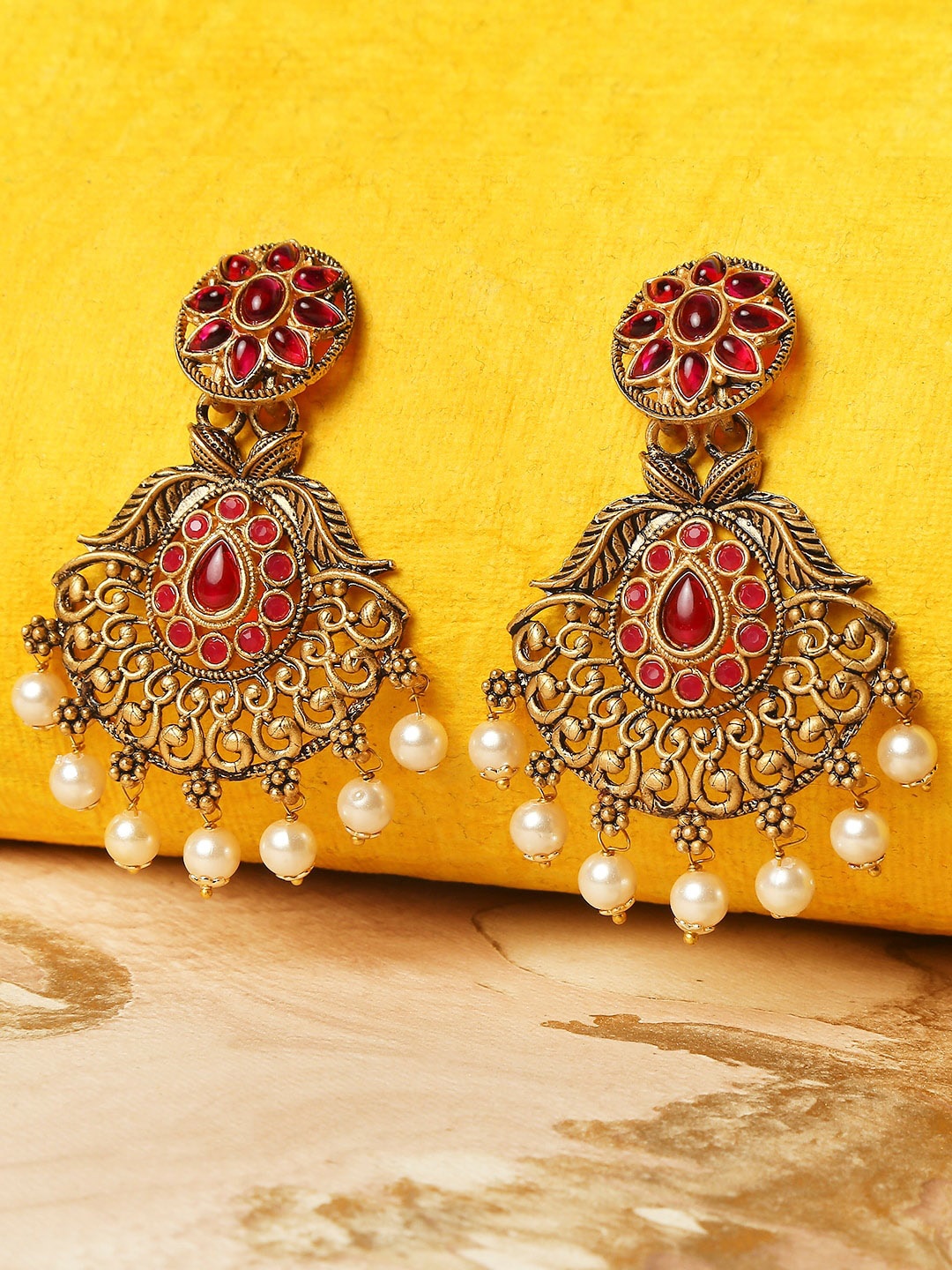 

OOMPH Women Floral Chandbalis Earrings, Gold
