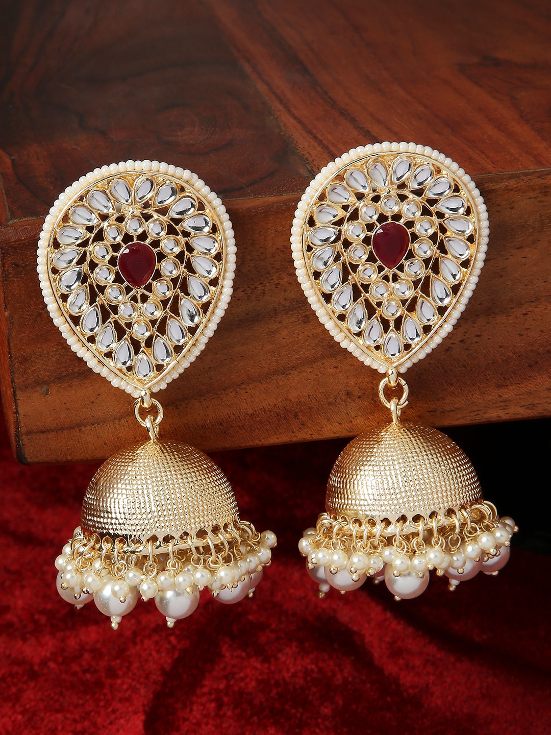 

OOMPH Gold-Toned Kundan & Pearls Dome Shaped Jhumkas Earrings